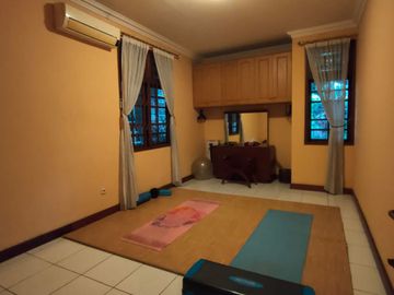 Rumah Dijual di Rempoa Halaman Luas dan ada Kolam Renang
