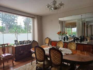 VENDO BELLA CASA FRENTE A PARQUE EL ANCLA EN LA URB LA LAGUNA LA MOLINA!