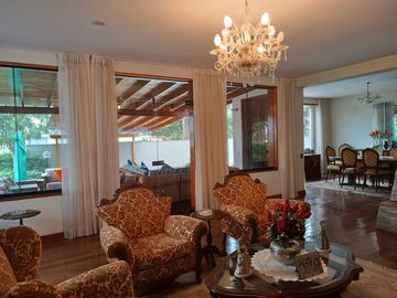 VENDO BELLA CASA FRENTE A PARQUE EL ANCLA EN LA URB LA LAGUNA LA MOLINA!