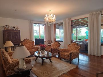 VENDO BELLA CASA FRENTE A PARQUE EL ANCLA EN LA URB LA LAGUNA LA MOLINA!