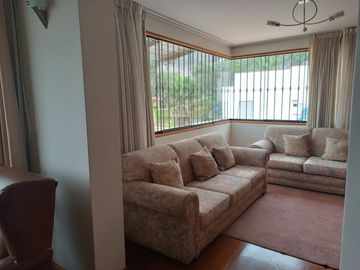 VENDO BELLA CASA FRENTE A PARQUE EL ANCLA EN LA URB LA LAGUNA LA MOLINA!