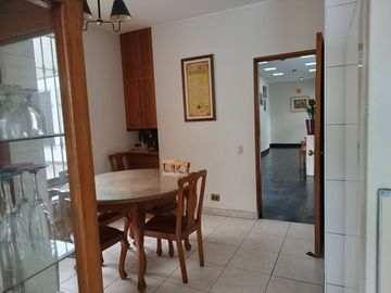 VENDO BELLA CASA FRENTE A PARQUE EL ANCLA EN LA URB LA LAGUNA LA MOLINA!