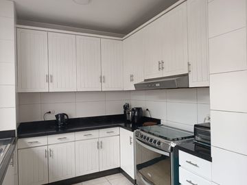 VENDO BELLA CASA FRENTE A PARQUE EL ANCLA EN LA URB LA LAGUNA LA MOLINA!
