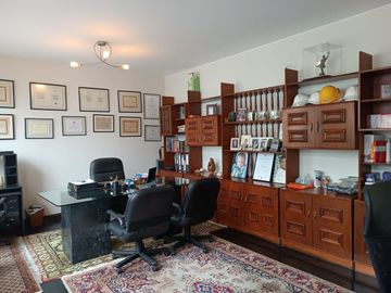 VENDO BELLA CASA FRENTE A PARQUE EL ANCLA EN LA URB LA LAGUNA LA MOLINA!
