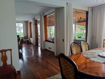 VENDO BELLA CASA FRENTE A PARQUE EL ANCLA EN LA URB LA LAGUNA LA MOLINA!