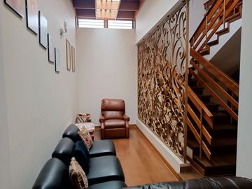 VENDO BELLA CASA FRENTE A PARQUE EL ANCLA EN LA URB LA LAGUNA LA MOLINA!