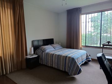 VENDO BELLA CASA FRENTE A PARQUE EL ANCLA EN LA URB LA LAGUNA LA MOLINA!
