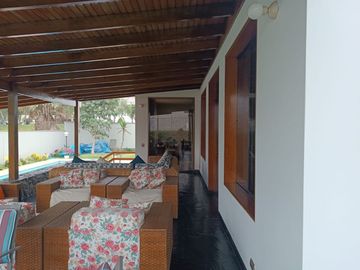 VENDO BELLA CASA FRENTE A PARQUE EL ANCLA EN LA URB LA LAGUNA LA MOLINA!
