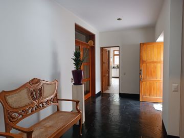 VENDO BELLA CASA FRENTE A PARQUE EL ANCLA EN LA URB LA LAGUNA LA MOLINA!