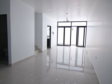 LINDA  CASA EN VENTA URB. MIRAFLORES COUNTRY CLUB-CASTILLA-PIURA