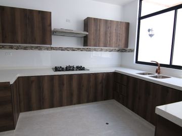LINDA  CASA EN VENTA URB. MIRAFLORES COUNTRY CLUB-CASTILLA-PIURA