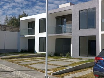 Casa nueva al sur de Pachuca con 3 espaciosas habitaciones más 1 estudio cerca tuzobus Matilde y plaza comercial Explanada Pachuca