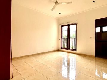 RUMAH at Jl KEMANG TIMUR, JAKSEL