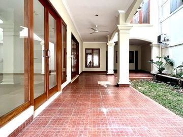 RUMAH at Jl KEMANG TIMUR, JAKSEL