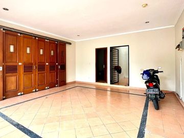 RUMAH at Jl KEMANG TIMUR, JAKSEL