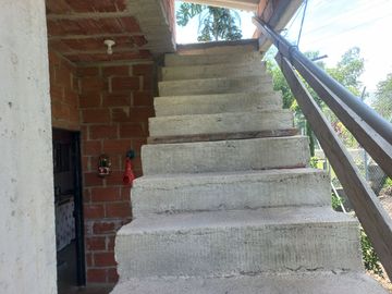 VENDO CASA FINCA BARATA POR SER CON COMPRAVENTA EN BARBOSA ANTIOQUIA.