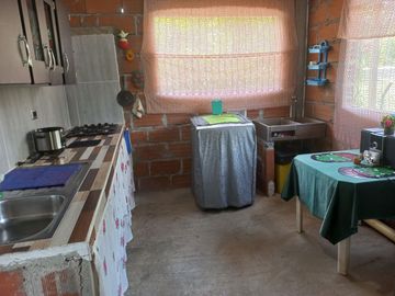 VENDO CASA FINCA BARATA POR SER CON COMPRAVENTA EN BARBOSA ANTIOQUIA.