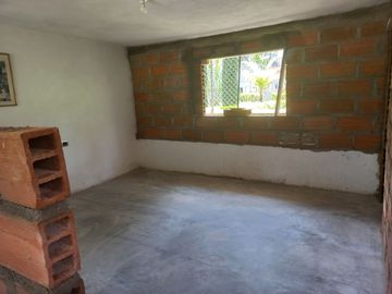 VENDO CASA FINCA BARATA POR SER CON COMPRAVENTA EN BARBOSA ANTIOQUIA.