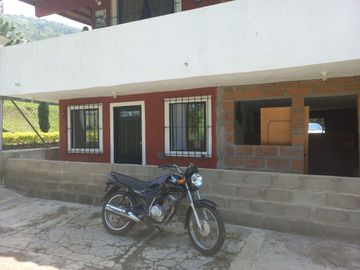 VENDO CASA FINCA BARATA POR SER CON COMPRAVENTA EN BARBOSA ANTIOQUIA.