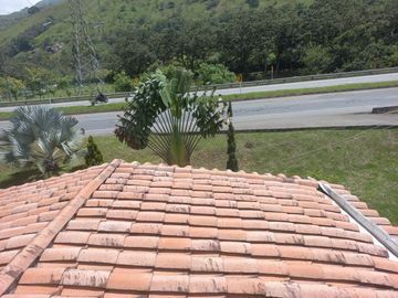 VENDO CASA FINCA BARATA POR SER CON COMPRAVENTA EN BARBOSA ANTIOQUIA.