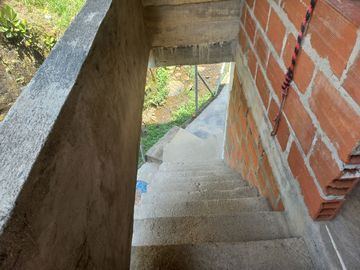 VENDO CASA FINCA BARATA POR SER CON COMPRAVENTA EN BARBOSA ANTIOQUIA.