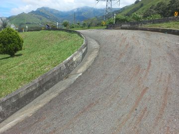VENDO CASA FINCA BARATA POR SER CON COMPRAVENTA EN BARBOSA ANTIOQUIA.