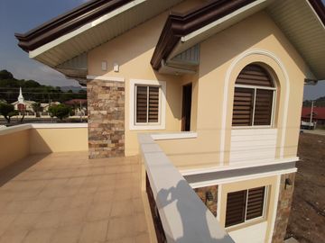 4 Bedroom Elsa Model in Tierra Verde Subic Along the Highway