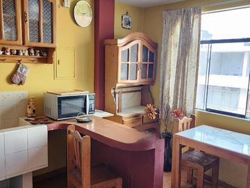 CASA POR REMODELAR - 3 PISOS - 7 DOR. - 1 COCHERA - PARALELA CUADRA 13 AV. LA MARINA