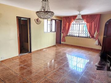 CASA POR REMODELAR - 3 PISOS - 7 DOR. - 1 COCHERA - PARALELA CUADRA 13 AV. LA MARINA