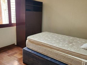 CASA POR REMODELAR - 3 PISOS - 7 DOR. - 1 COCHERA - PARALELA CUADRA 13 AV. LA MARINA