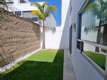 CASA EN VENTA EN ZAVALETA