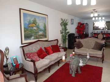 ¡Vendo Casa! en Calle Curazao cdra. 5 - Urb. Sta Patricia La Molina
