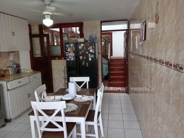 ¡Vendo Casa! en Calle Curazao cdra. 5 - Urb. Sta Patricia La Molina