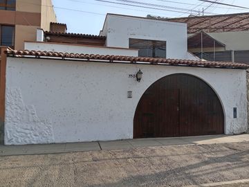 ¡Vendo Casa! en Calle Curazao cdra. 5 - Urb. Sta Patricia La Molina