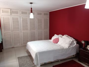 ¡Vendo Casa! en Calle Curazao cdra. 5 - Urb. Sta Patricia La Molina