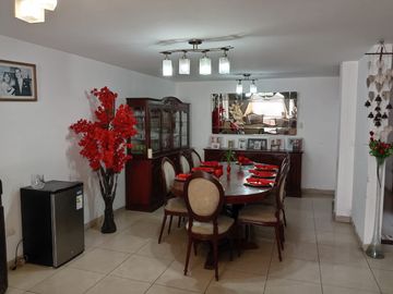 ¡Vendo Casa! en Calle Curazao cdra. 5 - Urb. Sta Patricia La Molina