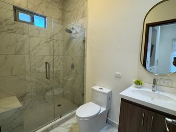 SE RENTA CASA AMUEBLADA EN BASALTO RESIDENCIAL