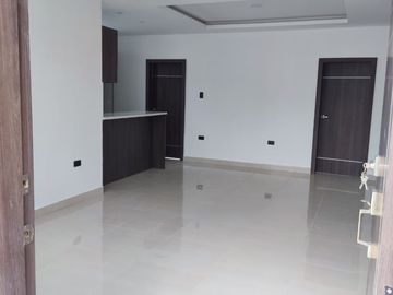 Venta de Casa con Loza en Portoviejo, Manabí