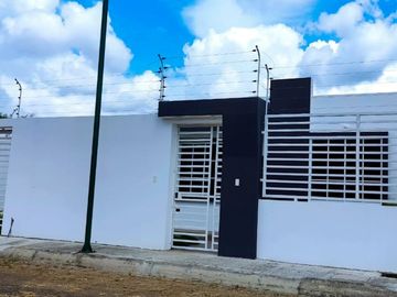 Venta de Casa con Loza en Portoviejo, Manabí