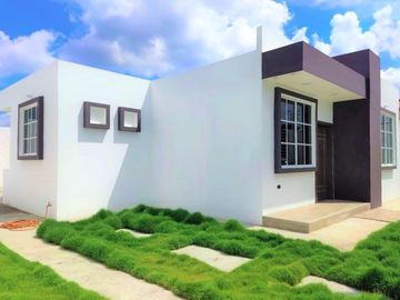Venta de Casa con Loza en Portoviejo, Manabí