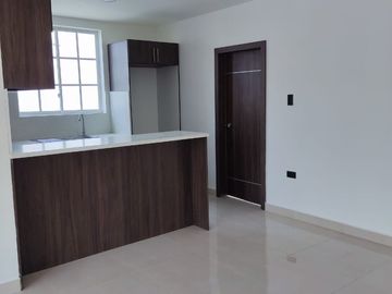 Venta de Casa con Loza en Portoviejo, Manabí