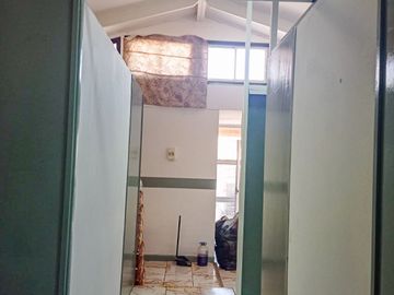 León Propiedades vende 3 locales comerciales en Avenida principal, Curacavi