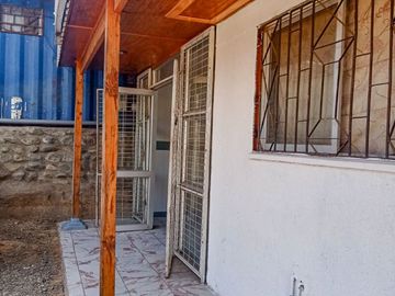 León Propiedades vende 3 locales comerciales en Avenida principal, Curacavi