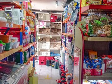 León Propiedades vende 3 locales comerciales en Avenida principal, Curacavi