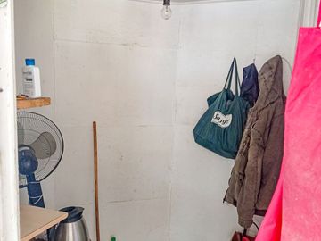 León Propiedades vende 3 locales comerciales en Avenida principal, Curacavi