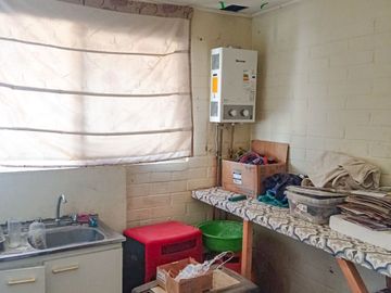 León Propiedades vende 3 locales comerciales en Avenida principal, Curacavi