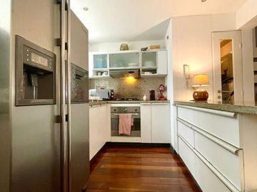VENDO LINDO DUPLEX 2 DORMITORIOS - 1 COCHERA - MUY CERCA A PARQUE MELITÓN PORRAS - ZONA LA DALMACIA
