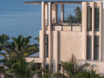 Espectacular villas con penthouse privado frente al mar