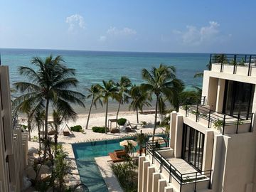 Espectacular villas con penthouse privado frente al mar