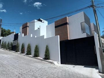 En venta  2 últimas CASAS DE 3 DORMITORIOS 98 m2, Nayon, clima ideal, por estrenar, terraza